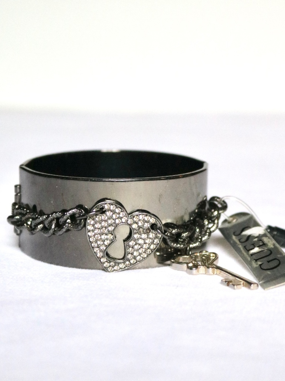 NWT GUESS Hinged Bracelet Cuff Rhinestone Heart Key Chain Grey Gun Metal